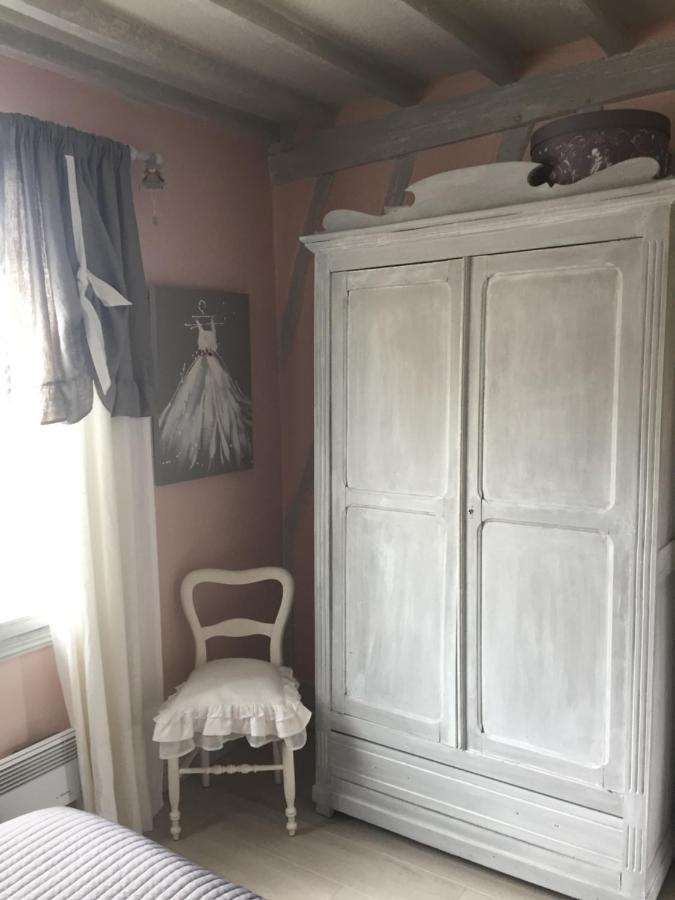 Les Chambres De Paule Thieulloy-l'Abbaye Eksteriør billede