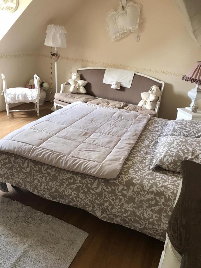 Les Chambres De Paule Thieulloy-l'Abbaye Eksteriør billede